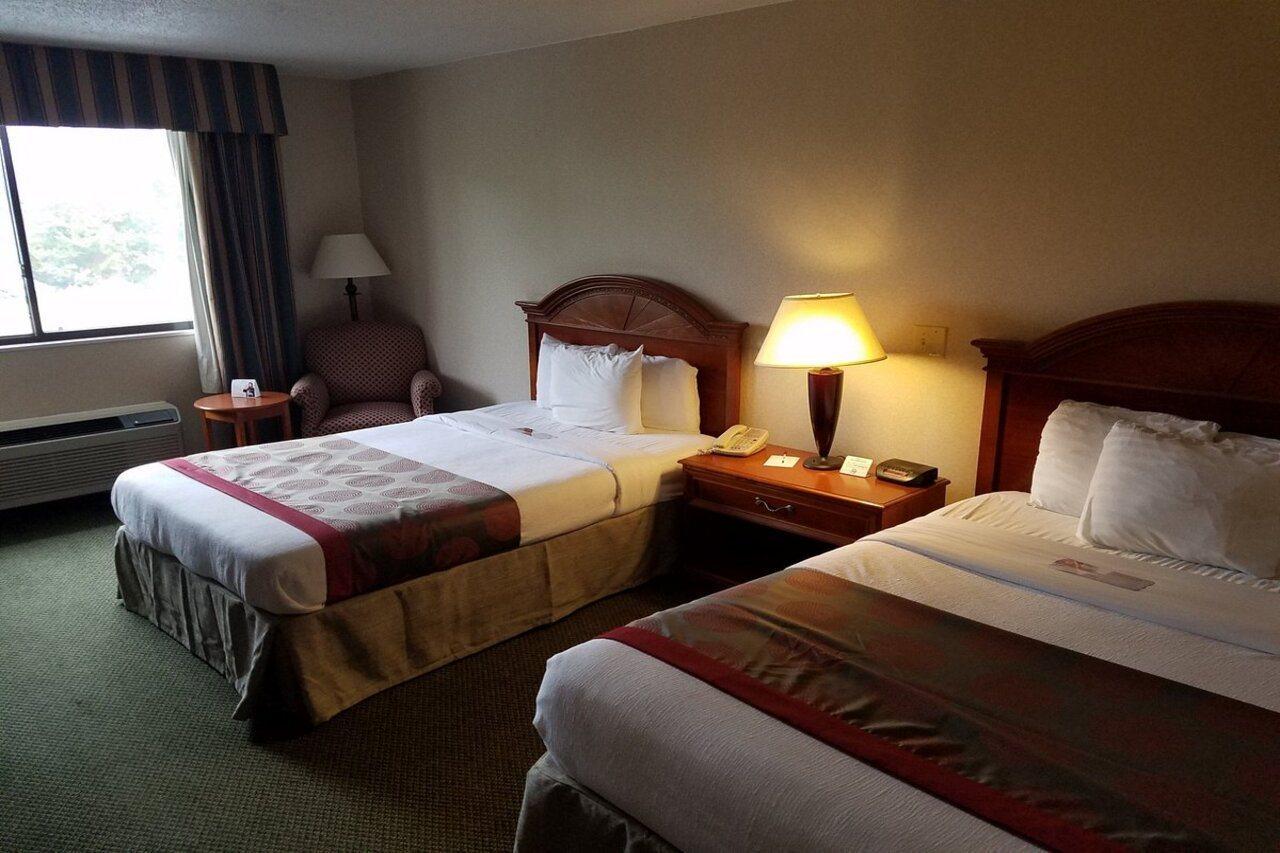 รามาดา บาย วินด์แฮม เพนต์ โพสต์ คอร์นิง Hotel Painted Post ภายนอก รูปภาพ