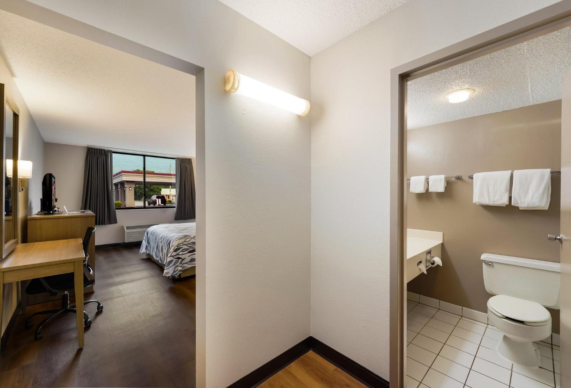 รามาดา บาย วินด์แฮม เพนต์ โพสต์ คอร์นิง Hotel Painted Post ภายนอก รูปภาพ
